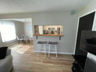 New Stylish Condo Monthly Rental - 8