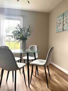 New Stylish Condo Monthly Rental - - 6