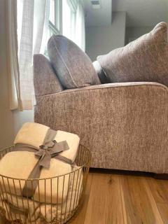 New Stylish Condo Monthly Rental - - 5