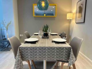 Contemporary, Open Plan, 3 Bedroom House in Hereford - Sleeps 5-6 - Hereford - 1