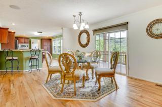 Hendersonville Retreat with Mtn Views and Deck! - Hendersonville - 4