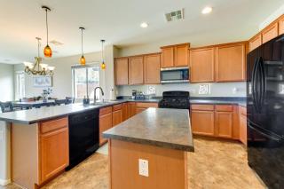 Near Parks and Golf Maricopa Home with Covered Patio! - Maricopa - 3