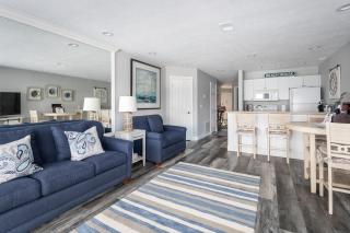 Beachside 213 with Pool Hot Tub and Private Deck overlooking East Bay - Traverse City - 3