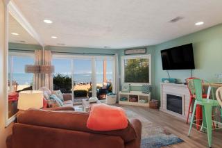 Beachside 109 with Direct Beach Access Pool and Hot Tub - Traverse City - 9