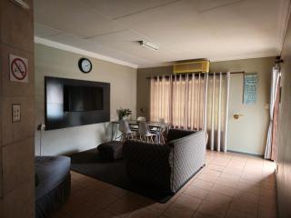 ZUCH Accommodation At Pafuri Self Catering - Comfort Apartment - Polokwane - 9