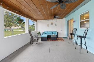 Parrot Paradise - Punta Gorda - 2