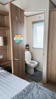 Field View - Martello Beach - Sylwia's Holiday Homes - Jaywick Sands - 6
