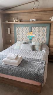 Field View - Martello Beach - Sylwia's Holiday Homes - Jaywick Sands - 8