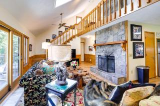 Dog-Friendly Blowing Rock Chalet with Stunning Views - Blowing Rock - 4