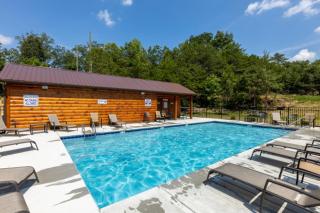 Sky View- Hot Tub, Breathtaking Mountain Views - 1