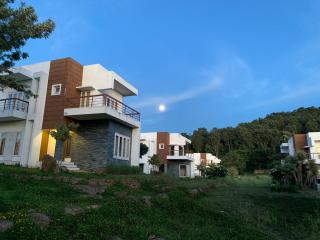 2 BHK Private Villa - Air Conditioned - Free Wifi - Swimming Pool - No Alcohol Zone - Easy Stays Yelagiri - Yelagiri - 8
