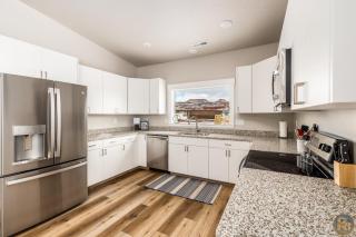 Maynard Dixon: Desert Luxury & Stargazer's Oasis - Kanab - 4