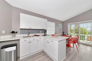 Walk to the beach - Island Villa - Siesta Key - 8