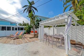 Walk to the beach - Island Villa - Siesta Key - 3