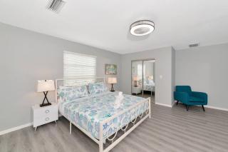 Walk to the beach - Island Villa - Siesta Key - 1