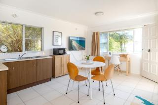 Free night on us this winter at Mindi's - Narrawallee - 7