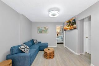 Walk to the Beach and Village - Hibiscus Villa - Siesta Key - 6