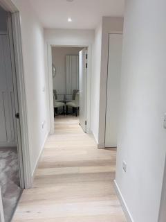 Luxury Royal Wharf 2 Bed - 9