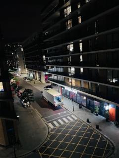 Luxury Royal Wharf 2 Bed - 1