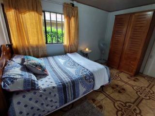 Spacious house, green areas, close to Río Celeste, Toucans House - Bijagua de Upala - 1