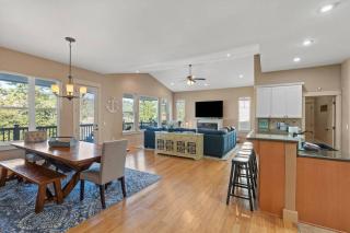 Upscale Huge Home 2 Decks w Views 2 Living Rooms - Spokane - 9