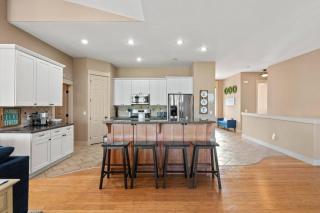 Upscale Huge Home 2 Decks w Views 2 Living Rooms - Spokane - 2