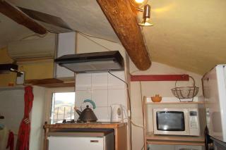 Petit Studio climatisé ATYPIQUE 3ème étage - IMPORTANT lire les infos sous VOTRE HOTE avec photo - 1