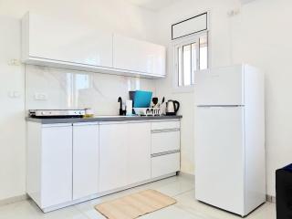 "Robert Sold Zugit" from Shneider apartments - Qiryat Shemuʼel - 5