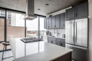 Lakeview 2br w gym grills nr lakefront trail CHI-985 - 1