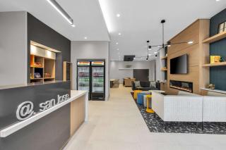 La Quinta Inn & Suites by Wyndham San Jose Airport-Downtown - San Jose - 3