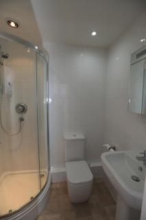 Corner House Hotel Gatwick with bookable Holiday parking - 8