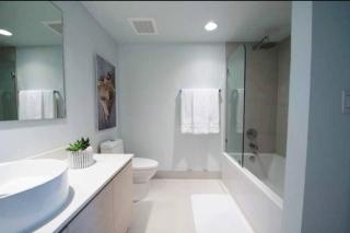 Miami 1King bed/1Bathroom apmt with kitchen - Hallandale Beach - 2