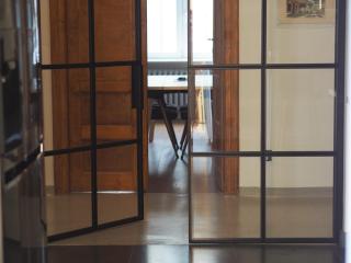 Designer Apartment 110m2 with King Size Beds & Equipped Kitchen - 2