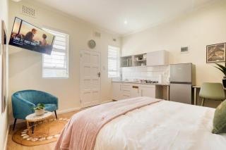 Hampton Collection - 2 Sleeper Studio Apartment with Pool - 8