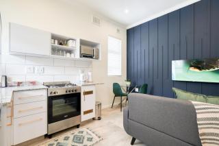 Hampton Collection - Contemporary 3 Sleeper Apartment with Pool - Durban - 0