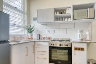 Hampton Collection - Contemporary 3 Sleeper Apartment with Pool - Durban - 4