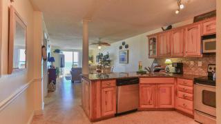 Destin on the Gulf 606 - 2 bedroom Updated Gulf Front Property - Destin - 9