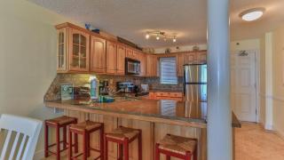 Destin on the Gulf 606 - 2 bedroom Updated Gulf Front Property - Destin - 8