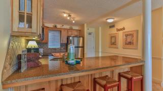 Destin on the Gulf 606 - 2 bedroom Updated Gulf Front Property - Destin - 7