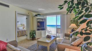 Destin on the Gulf 606 - 2 bedroom Updated Gulf Front Property - Destin - 2