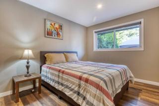 Cozy 3BR Family Getaway - Niagara Pool Oasis - 5