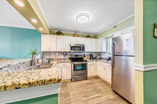 Destin on the Gulf 702 - Directly on the beach seventh floor with the best views - 9