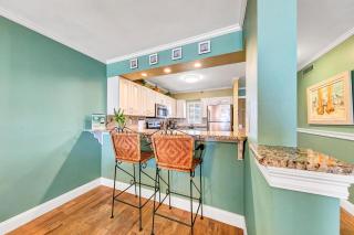 Destin on the Gulf 702 - Directly on the beach seventh floor with the best views - 7