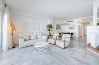 Apartment in Puerto Marina with Sea Views, FIRST LINE, Holiday Rentals Apartment - Benalmádena - 5