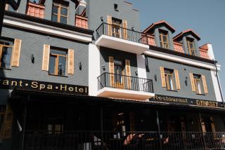 Hotel Dynasty - Kam"janec'-Podil's'kyj - 0