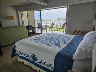 Ilikai Hotel Condo with Kitchen and Ocean View - Honolulu - 9