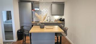 Rutland Point apartment Perfect for contractors plenty of parking - 5