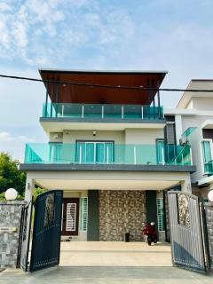 Luxurious Pool Villa , Ipoh with Karaoke, Snooker for 15-20 pax - Ipoh - 9