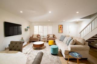 Brand New Remodeled 3 Bedroom Home in Reseda - Los Angeles - 0