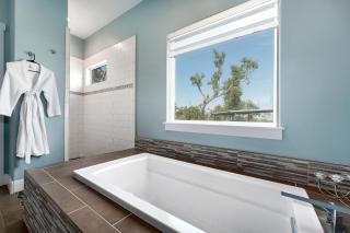 Luxury Cottage with Views-Fireplace-Spa Bath - Fredericksburg - 2